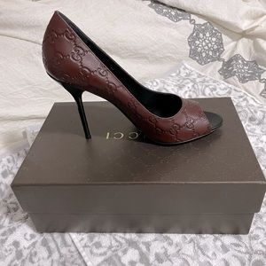Gucci never worn pumps